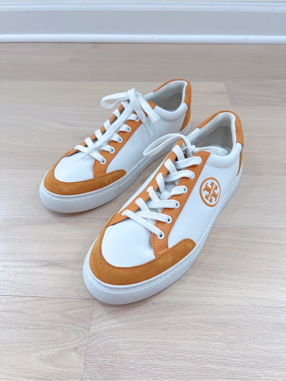 Tory Burch Color Block T Logo Leather Sneakers White Orange Women’s US 10.5 NWT - Picture 6 of 12